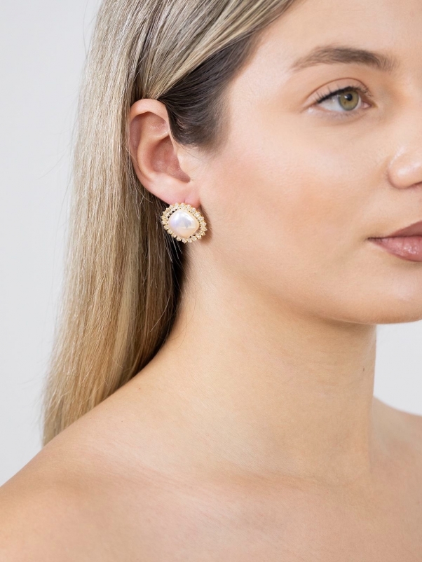 Golden Pearl Glow Earrings