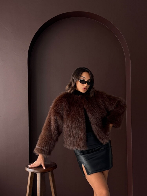 Καφέ κοντή γούνα