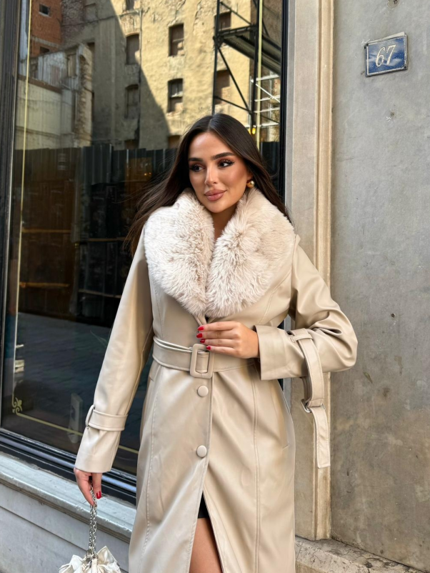 Μπεζ καμπαρντίνα με γουνα στον λαιμό