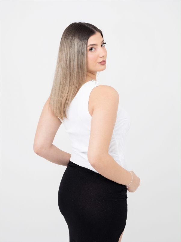 ΜΠΛΟΥΖΑ ΜΕ ΈΝΑΝ ΩΜΟ ΚΑΙ ΛΕΠΤΟΜΕΡΕΙΕΣ - ΑΣΠΡΗ