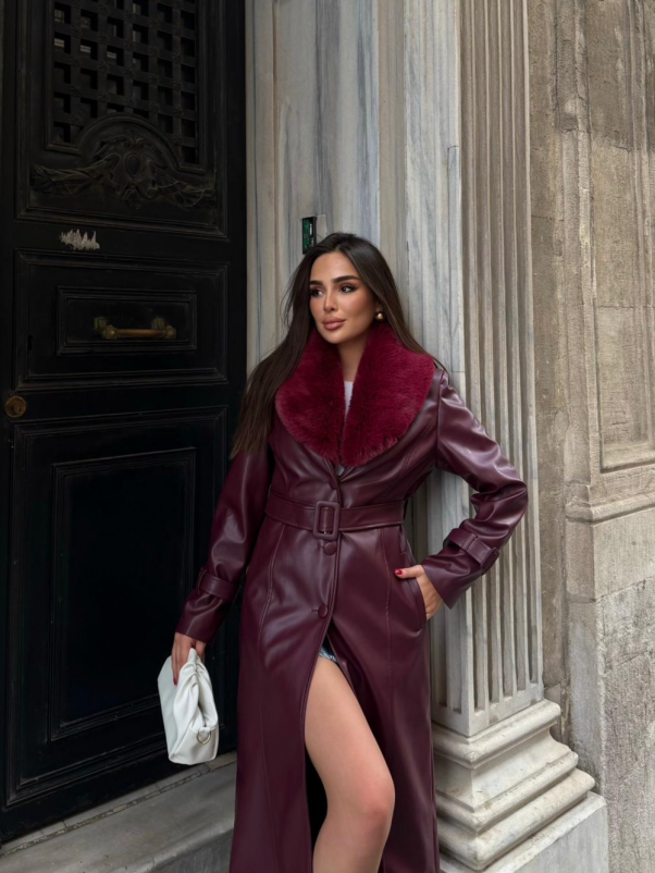 Μπορντό καμπαρντίνα με γουνα στον λαιμό